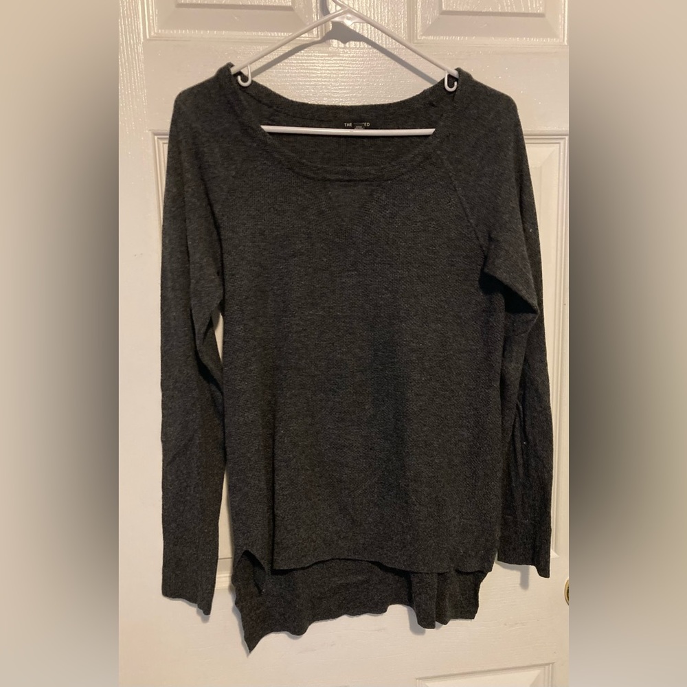 EUC 📦 The Limited size Large long sleeve shirt.